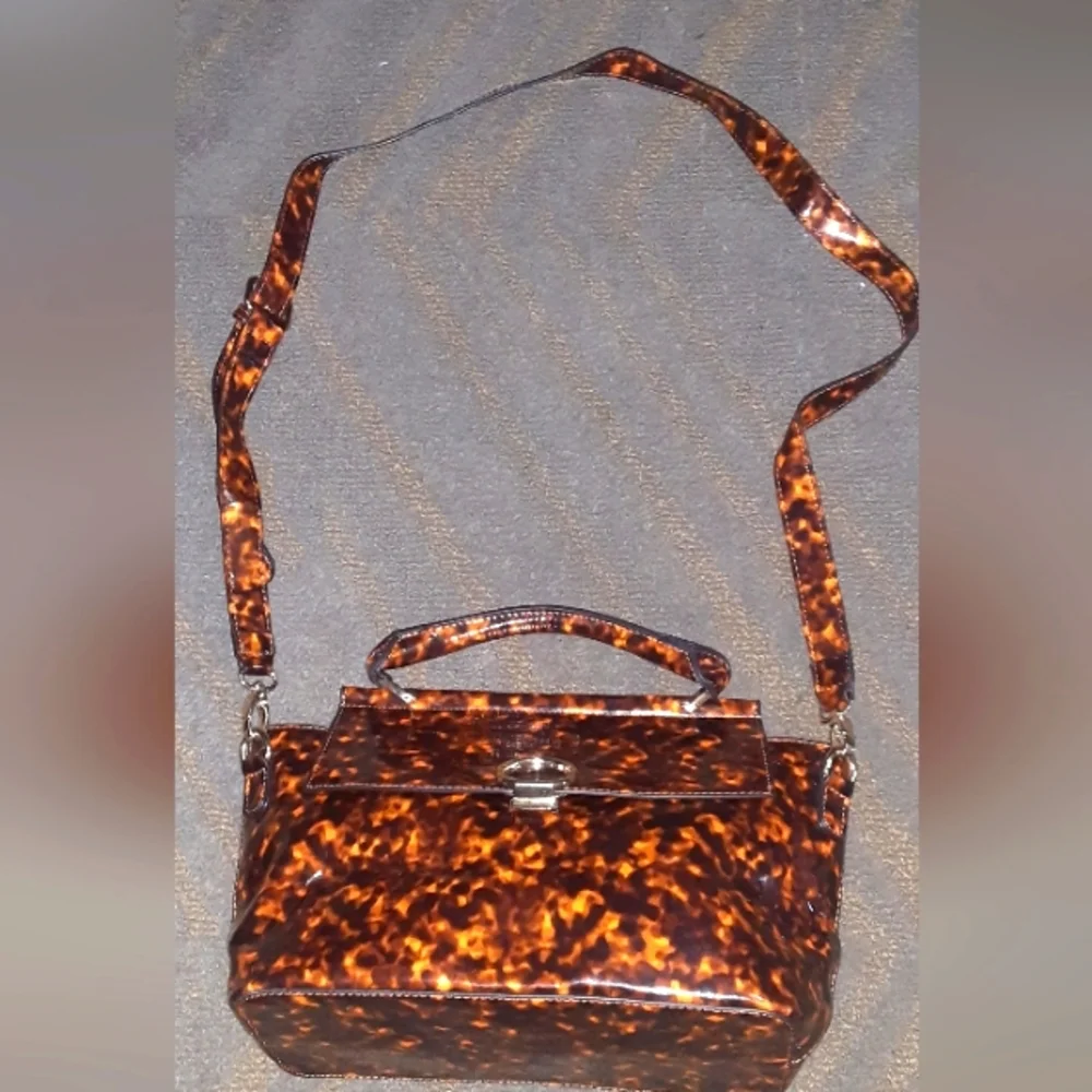 Justfab size small/medium purse gently used has a pucker on front - Picture 1 of 5